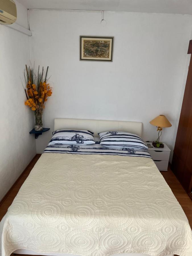 Apartments Despotovic Βις Εξωτερικό φωτογραφία