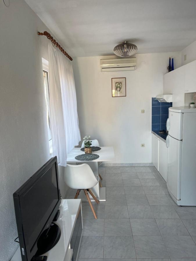Apartments Despotovic Βις Εξωτερικό φωτογραφία