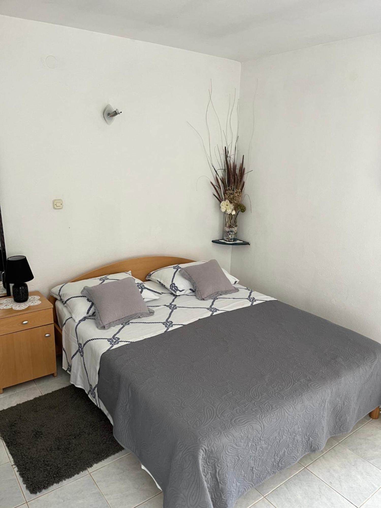 Apartments Despotovic Βις Εξωτερικό φωτογραφία